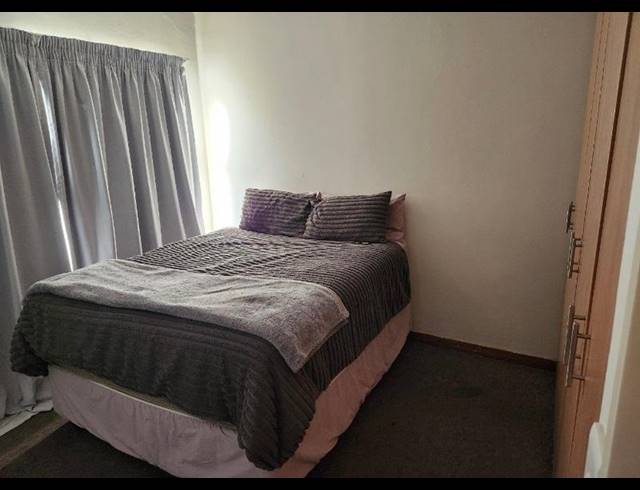 2 BEDROOM APARTMENT FOR SALE IN VANDERBIJLPARK SE 4